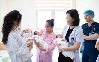 Ca sinh ba chào đời cách nhau 36 tiếng